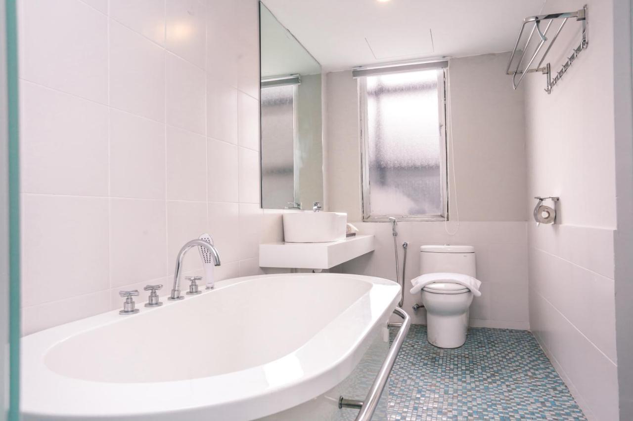 Days Hotel & Suites By Wyndham Kl - Chan Sow Lin Mrt Or Lrt Kuala Lumpur Buitenkant foto