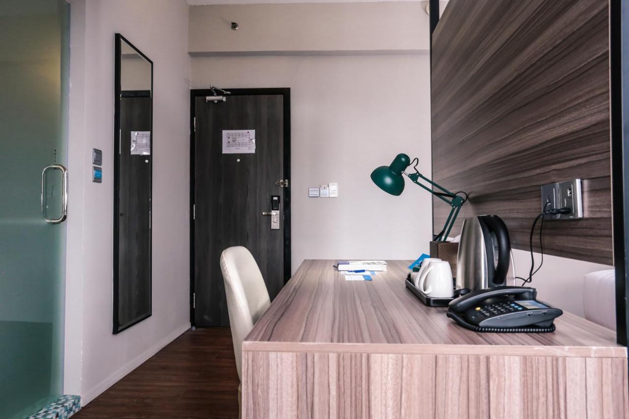 Days Hotel & Suites By Wyndham Kl - Chan Sow Lin Mrt Or Lrt Kuala Lumpur Buitenkant foto