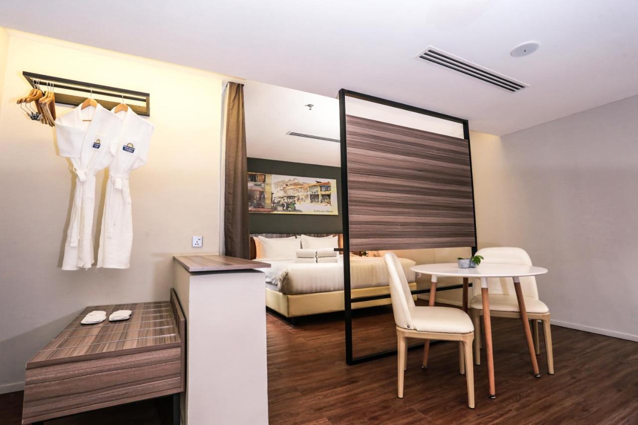 Days Hotel & Suites By Wyndham Kl - Chan Sow Lin Mrt Or Lrt Kuala Lumpur Buitenkant foto