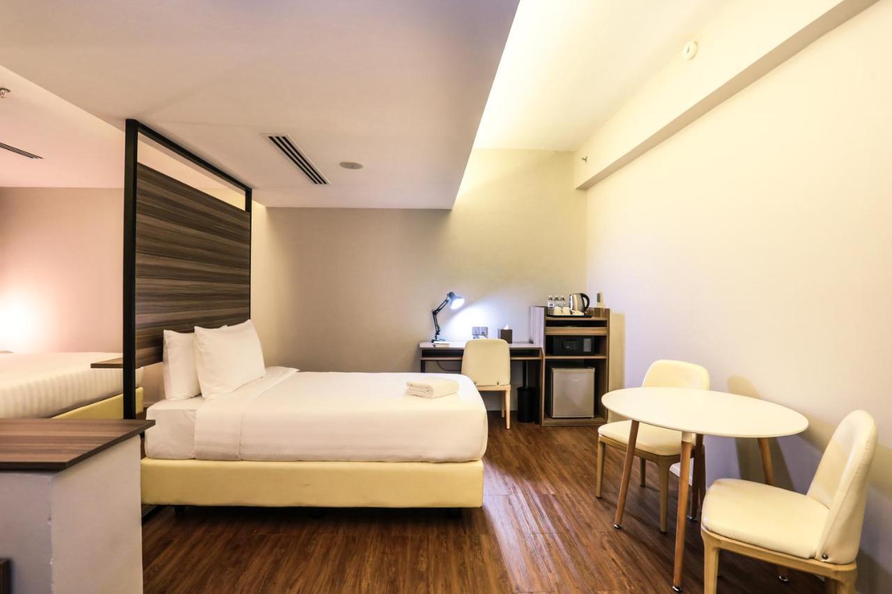 Days Hotel & Suites By Wyndham Kl - Chan Sow Lin Mrt Or Lrt Kuala Lumpur Buitenkant foto