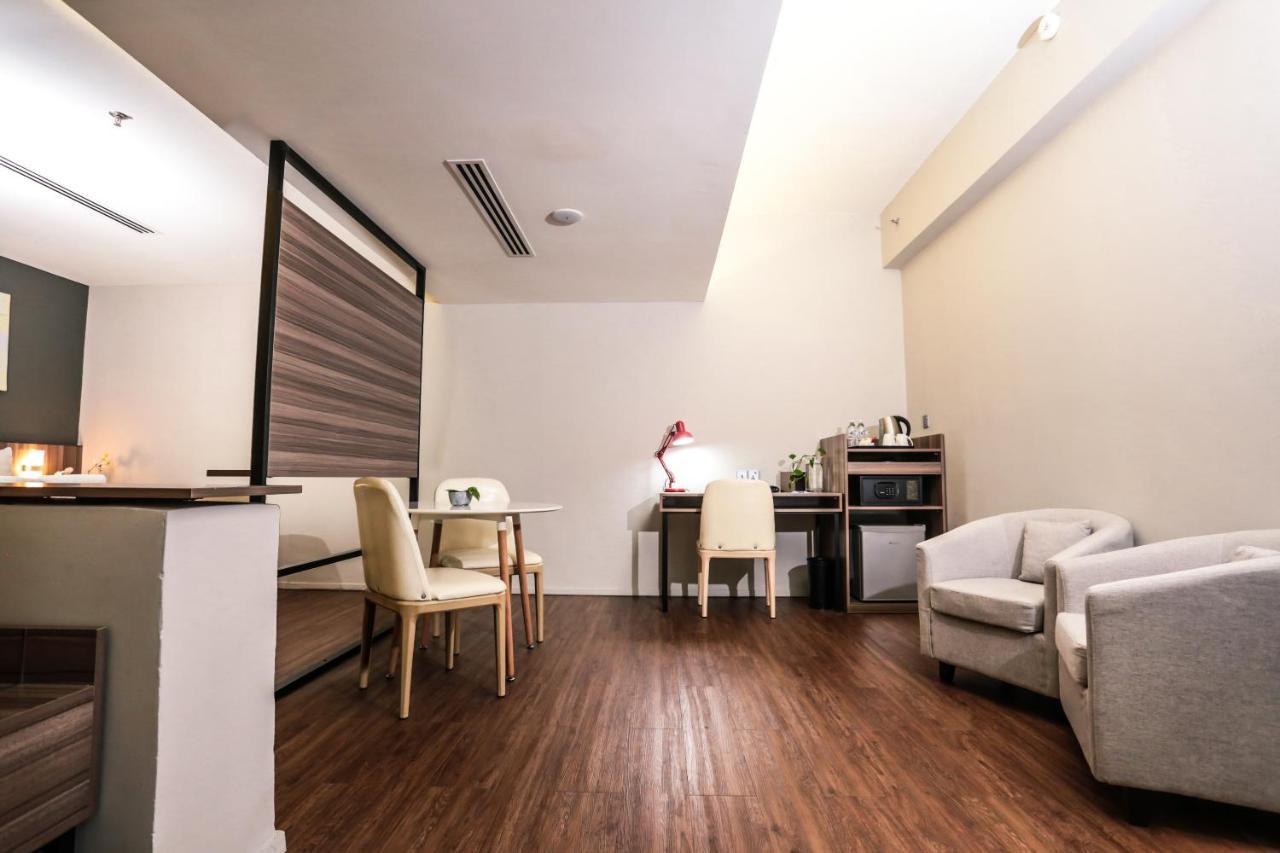 Days Hotel & Suites By Wyndham Kl - Chan Sow Lin Mrt Or Lrt Kuala Lumpur Buitenkant foto
