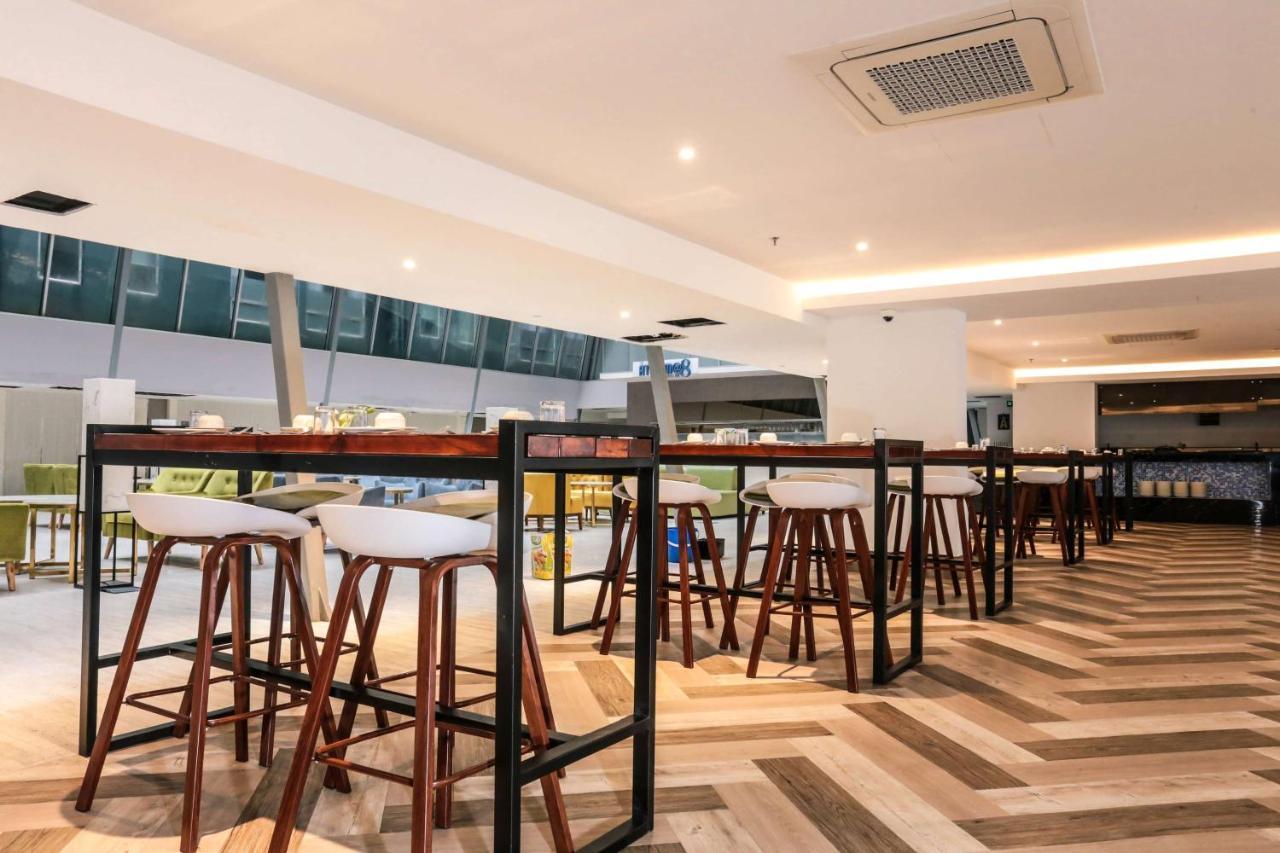 Days Hotel & Suites By Wyndham Kl - Chan Sow Lin Mrt Or Lrt Kuala Lumpur Buitenkant foto