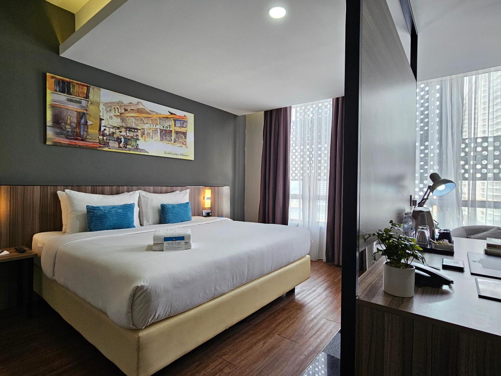 Days Hotel & Suites By Wyndham Kl - Chan Sow Lin Mrt Or Lrt Kuala Lumpur Buitenkant foto