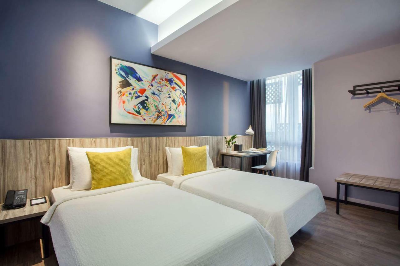Days Hotel & Suites By Wyndham Kl - Chan Sow Lin Mrt Or Lrt Kuala Lumpur Buitenkant foto